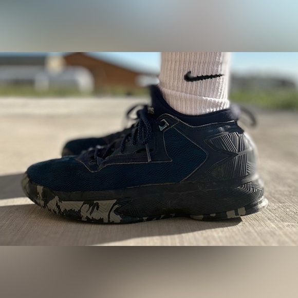 Adidas BrookField Bounce Men’s Basketball Shoes - Picture 2 of 11